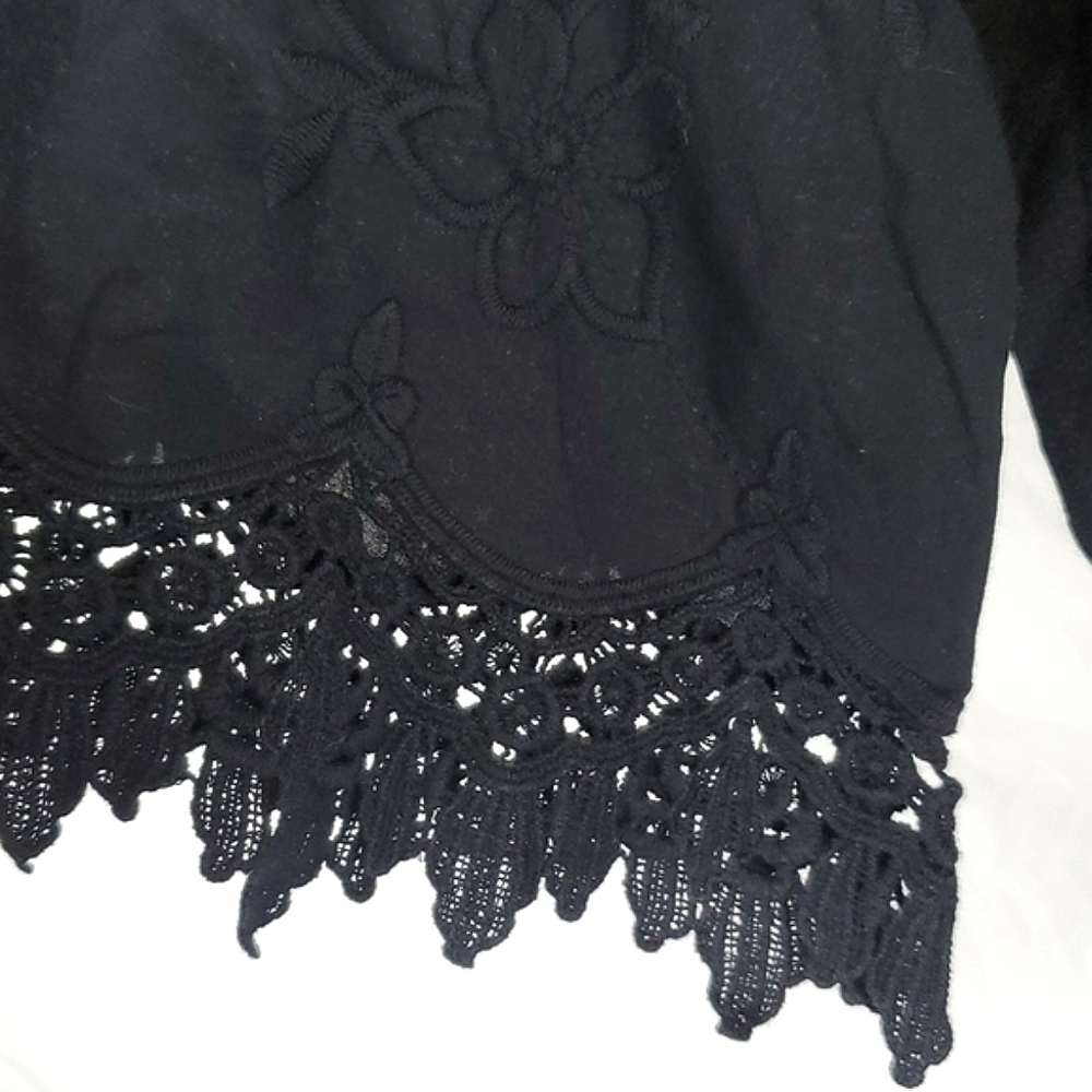 Soft Surroundings Black Floral Embroidered Crochet Hem‎ Blouse Top - Picture 4 of 8